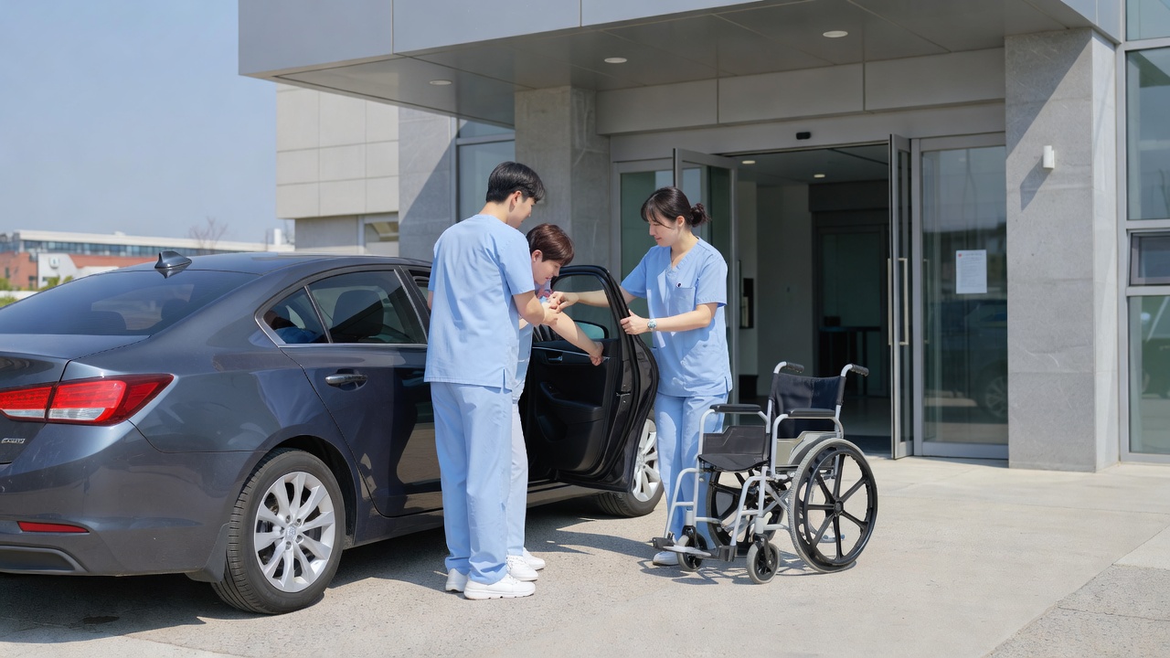 인천교통사고병원 접근성을 보여주는 병원 입구 장면